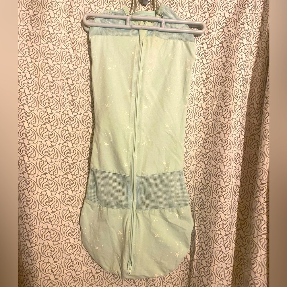 HAPPIEST BABY SWADDLE EUC